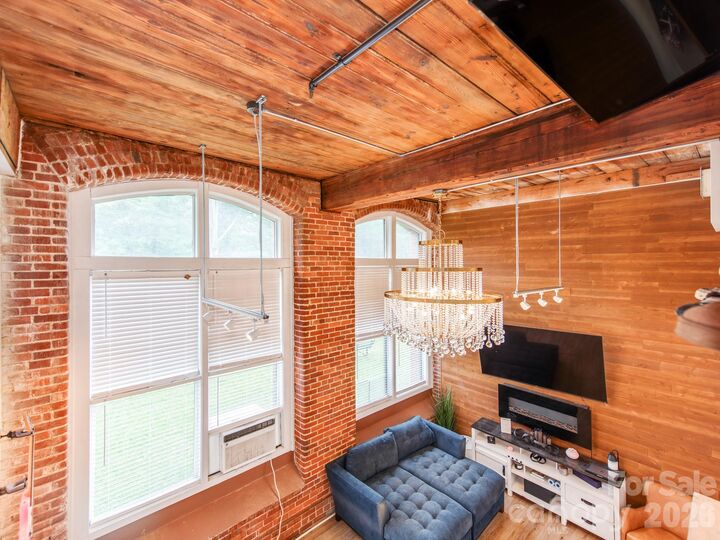 Property Photo:  201 Hoskins Road S  NC 28208 