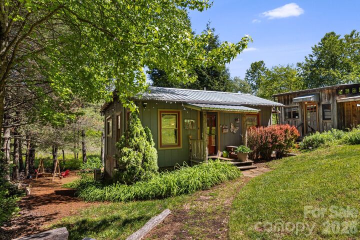 Property Photo:  107  111 Hougie Heaven Lane  NC 28734 