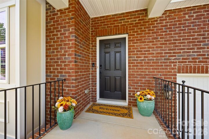 Property Photo: 13403 Highflyer Woods Lane NC 28278
