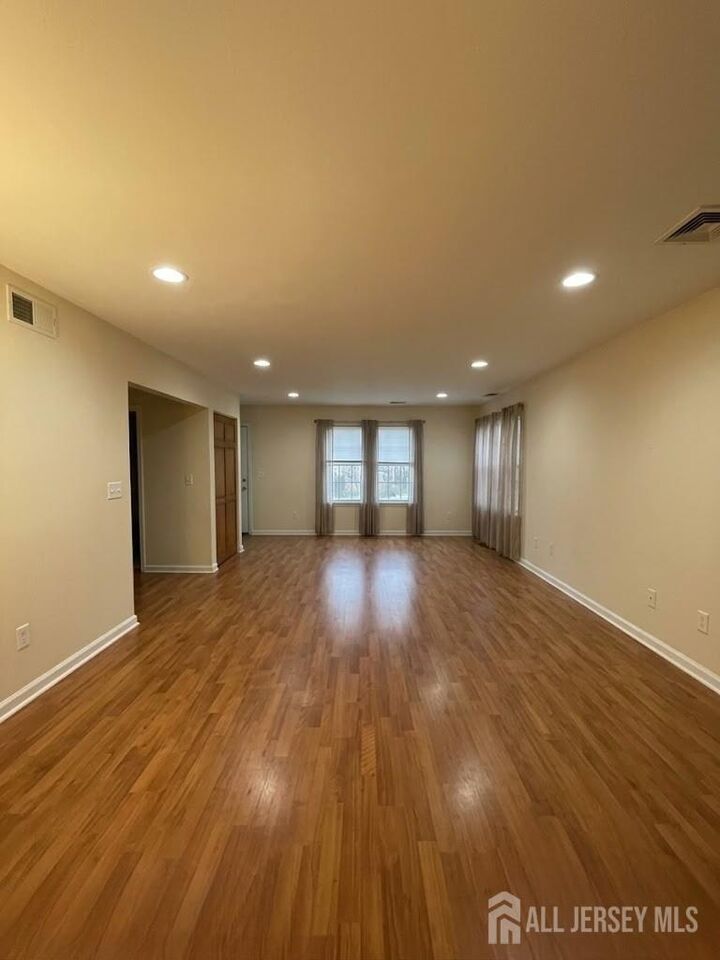 Property Photo:  156 Pennsylvania Way  NJ 08902 