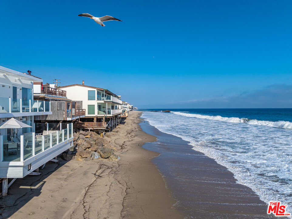 Property Photo:  25212 Malibu Rd  CA 90265 