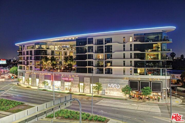 Property Photo: 8500 Burton Way, Unit 519 CA 90048