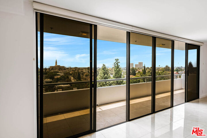 Property Photo:  10660 Wilshire Blvd, Unit 701  CA 90024 