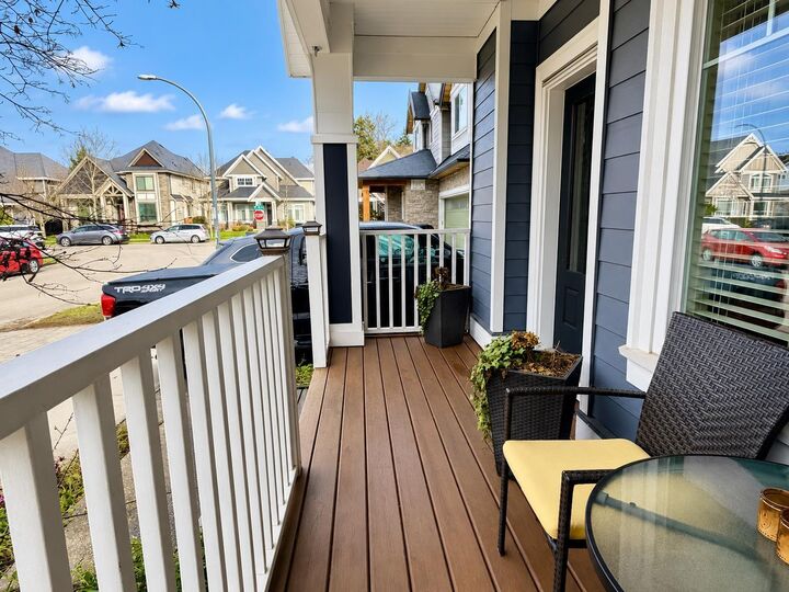 Photo de la propriété:  342 173A Street  BC V3Z 2N7 