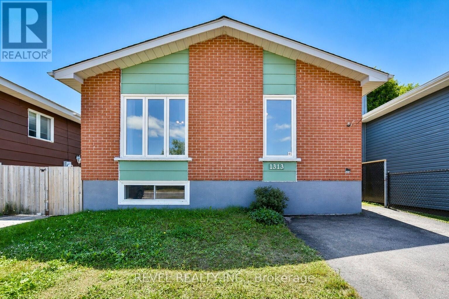 Property Photo: 1313 Gatineau Boulevard ON P4R 1E4