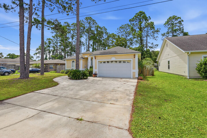 Property Photo:  208 Palm Circle  FL 32413 