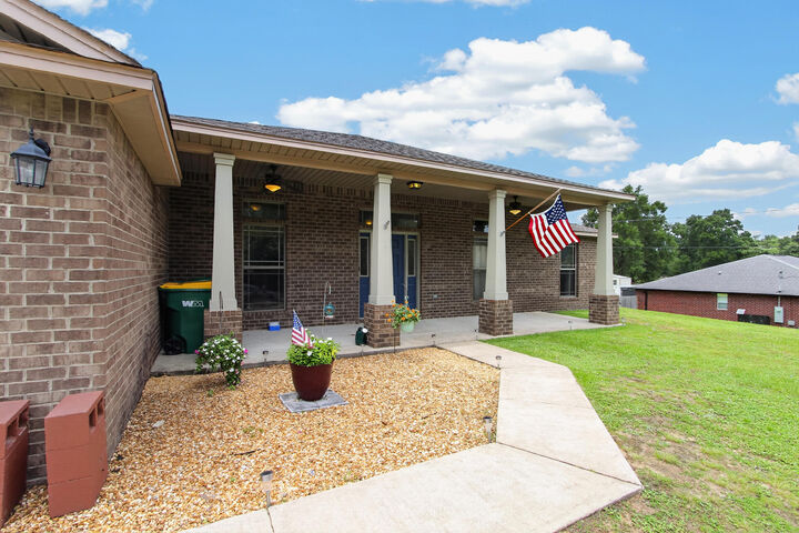Property Photo: 6280 Equine Drive FL 32536