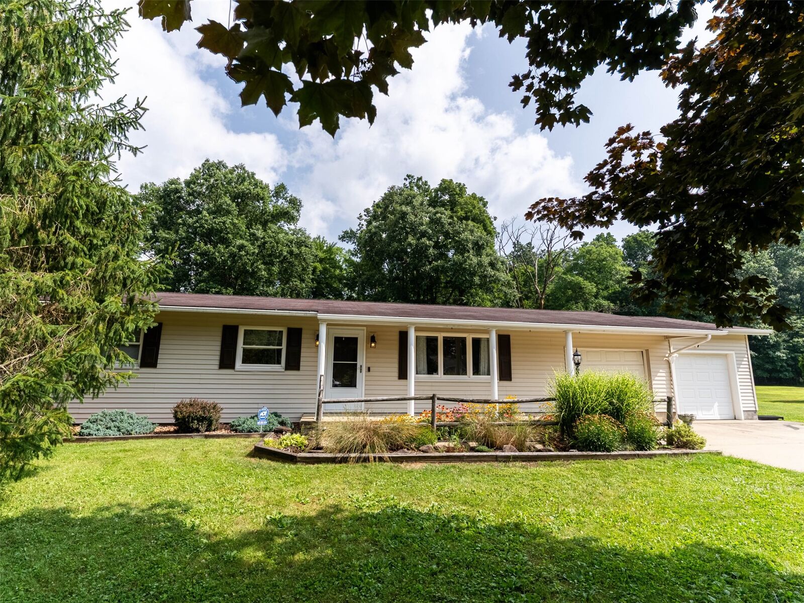Property Photo: 26 Woodbine Drive PA 16125