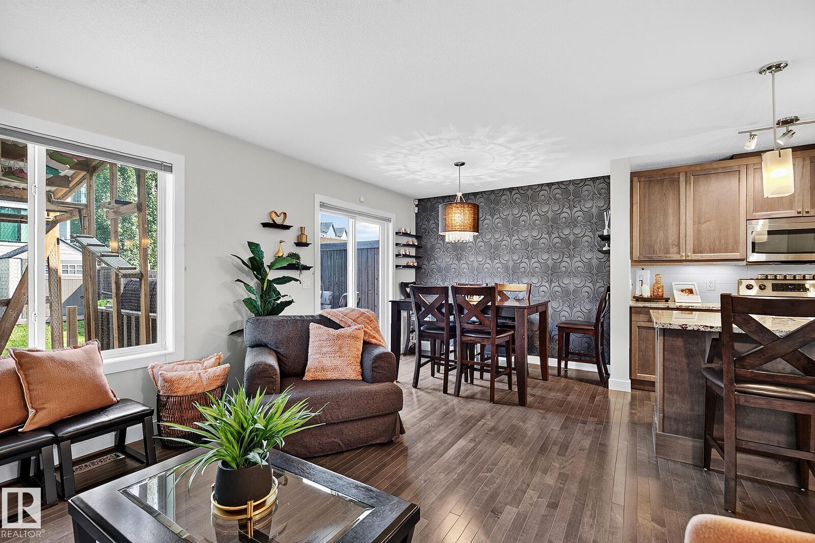 Property Photo:  6642 Cardinal Road SW  AB T6W 1Y8 