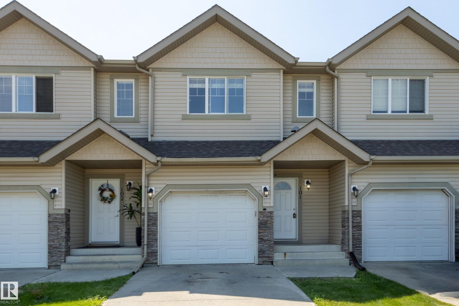 Property Photo:  101 Sandstone Estates  AB T7Z 0E2 