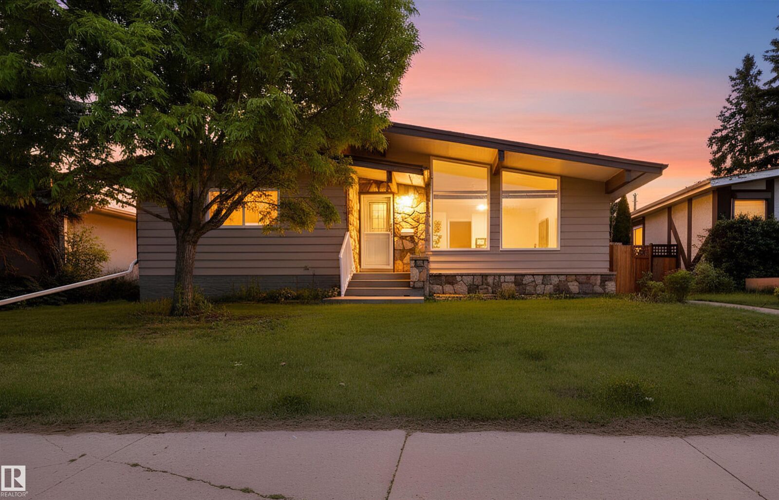 Property Photo:  4015 120 Street NW  AB T6J 1X7 