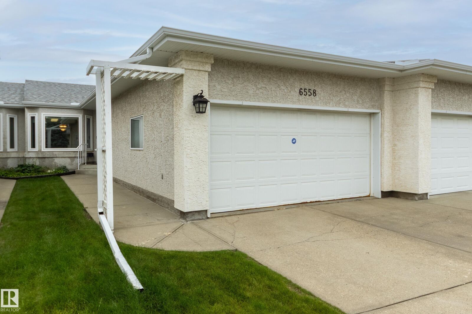 Property Photo:  6558 158 Avenue NW  AB T5Y 2S7 
