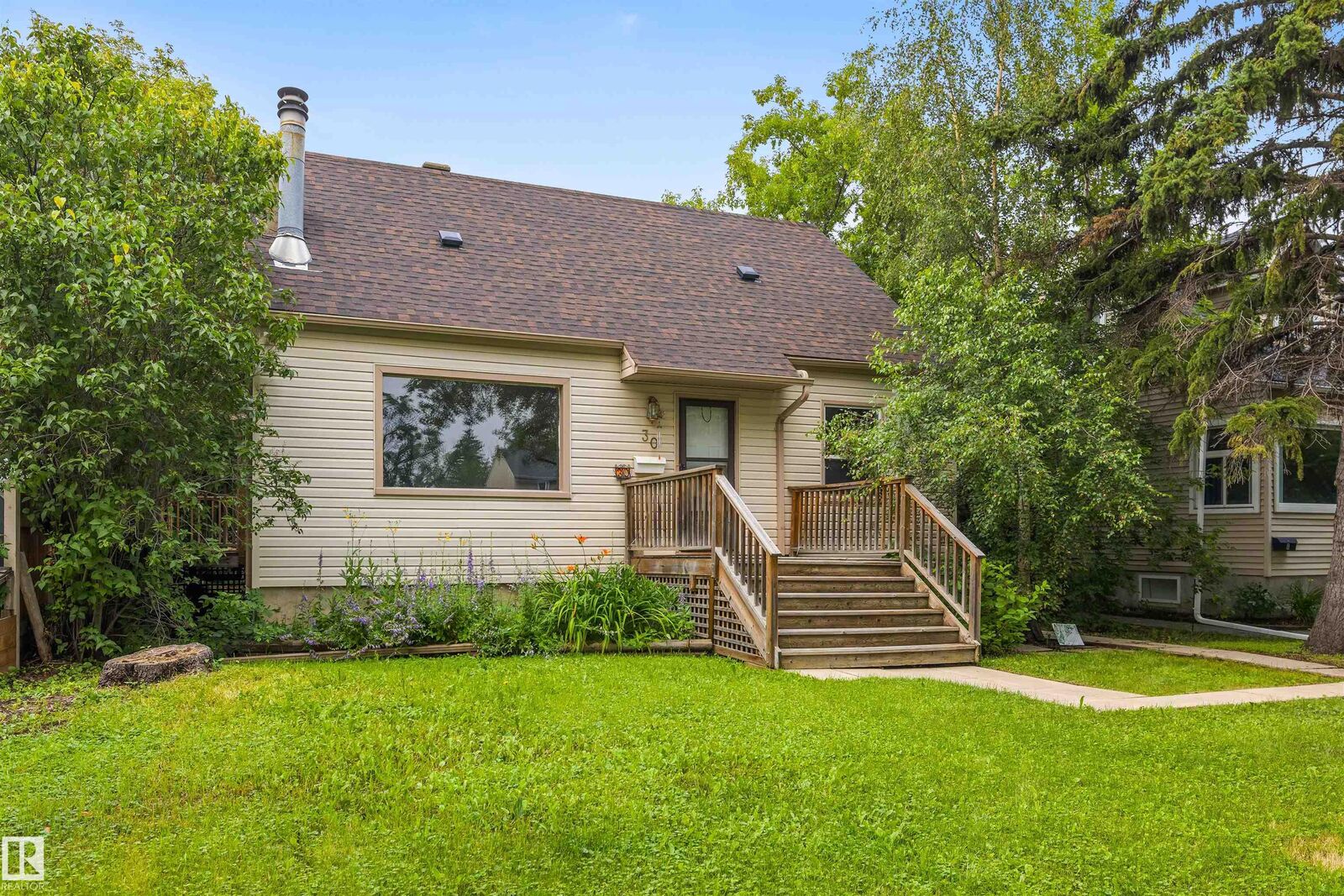 Property Photo: 11230 75 Avenue NW AB T6G 0H3