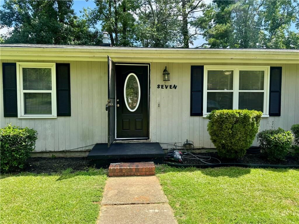 Property Photo: 7 Sherwood Loop GA 30253