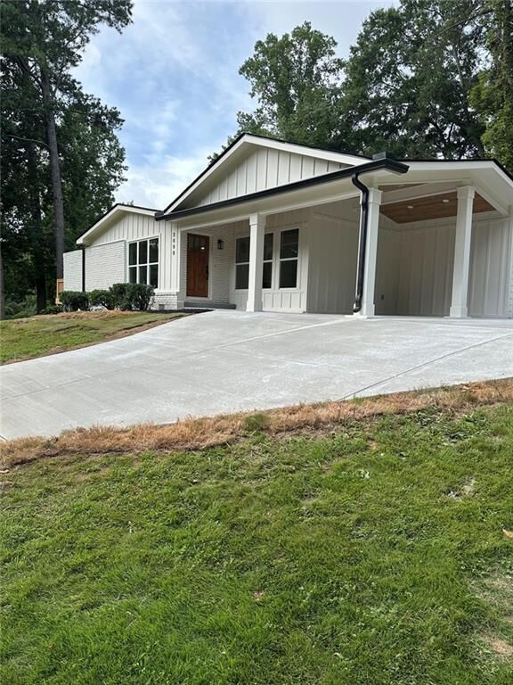 Property Photo:  2098 Dundee Drive SE  GA 30080 