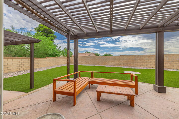 Property Photo: 4622 Parton Court CA 93536