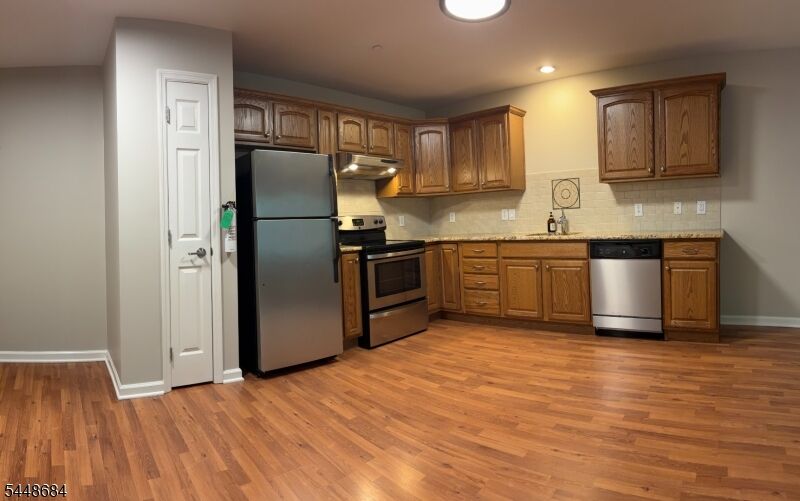 Property Photo:  4 Centennial Ave 4C  NJ 07016 