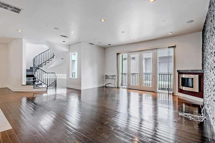 Property Photo: 2025 Colquitt Street E TX 77098