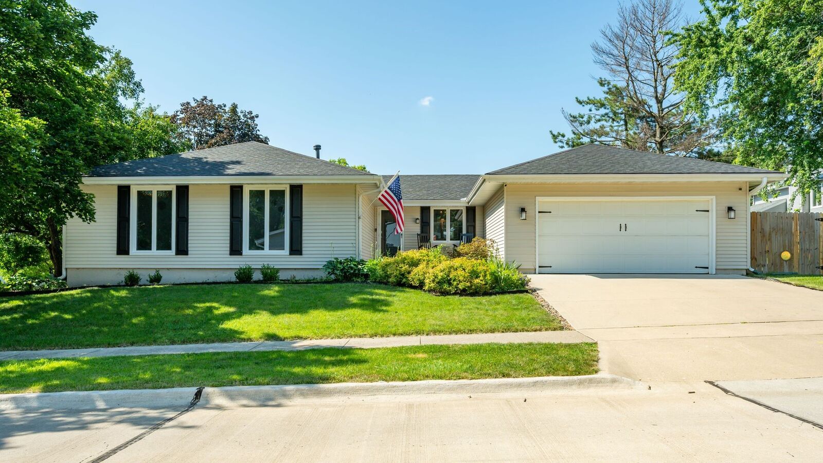 Property Photo: 8002 Alpine Drive IA 50322