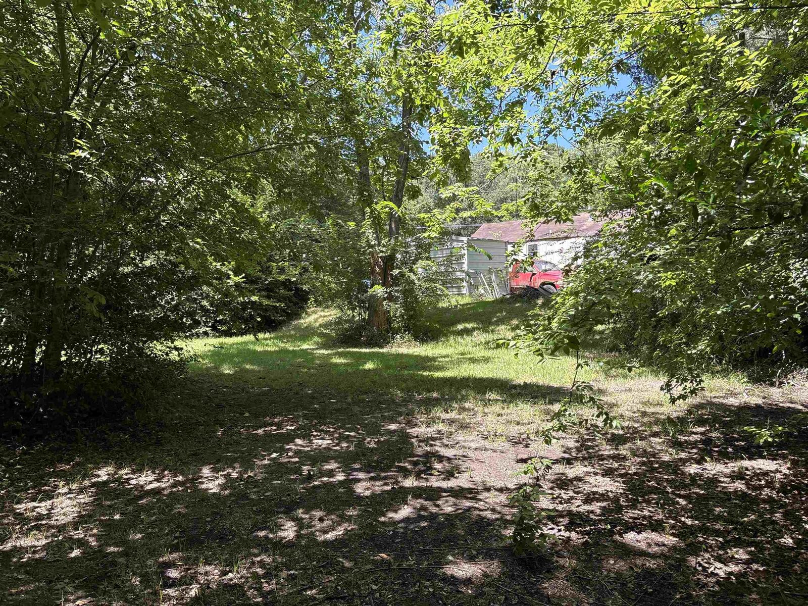Property Photo: 305 E Madison St TX 75684