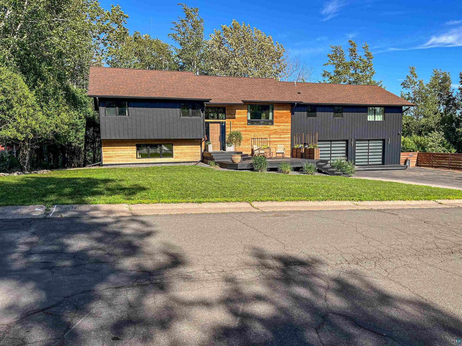 Property Photo: 1510 Woodbury Ln MN 55803