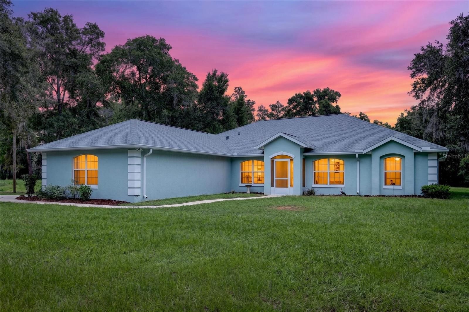 Property Photo: 10976 SW 139th Court FL 34432
