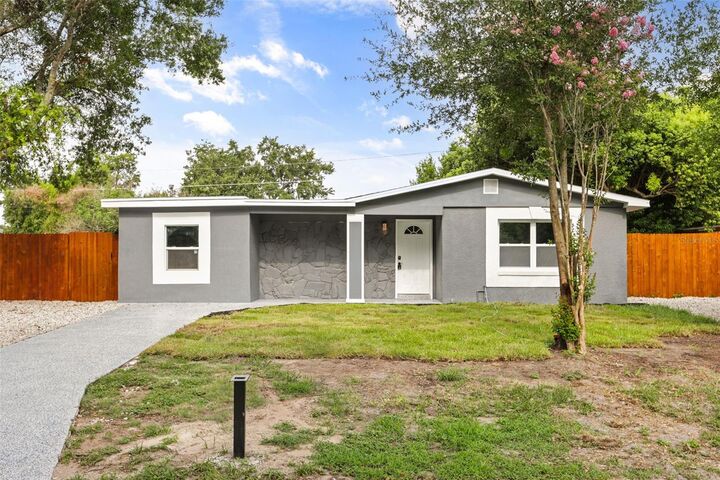 Property Photo: 682 Durango Way FL 32714