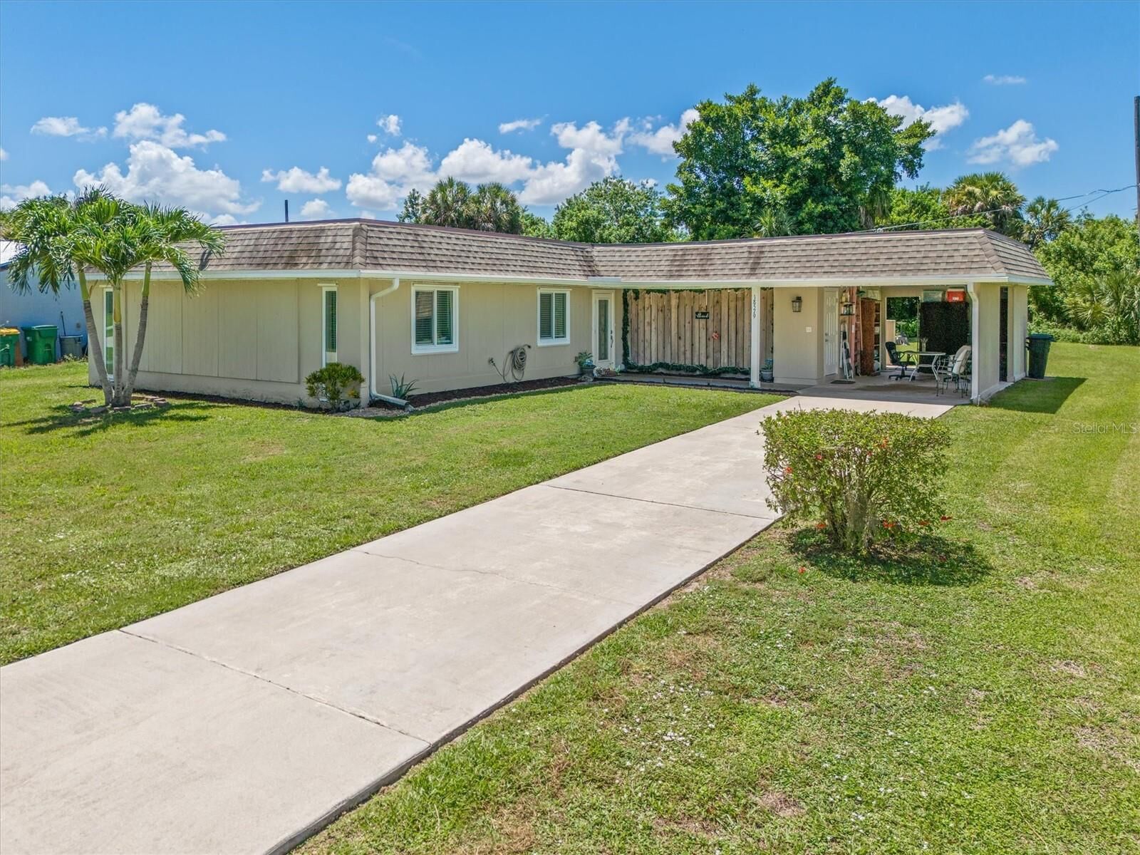 Property Photo:  18579 Robinson Avenue  FL 33948 