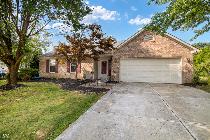 Property Photo: 10121 Cornith Way IN 46123