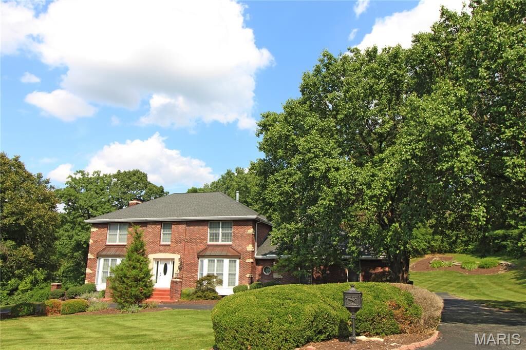 Property Photo: 100 Worthington Oaks Drive MO 63141