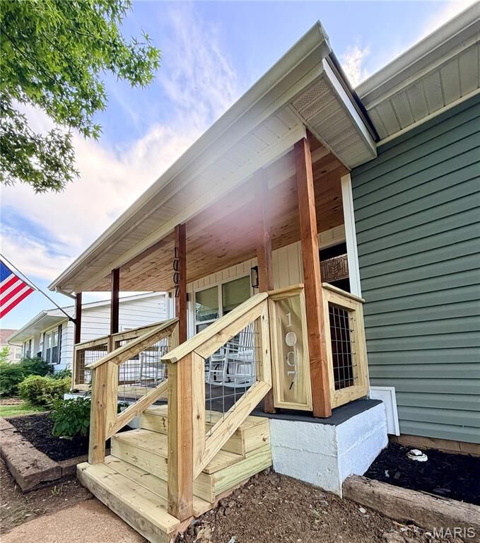 Property Photo:  1007 Lindsay Avenue  MO 63019 