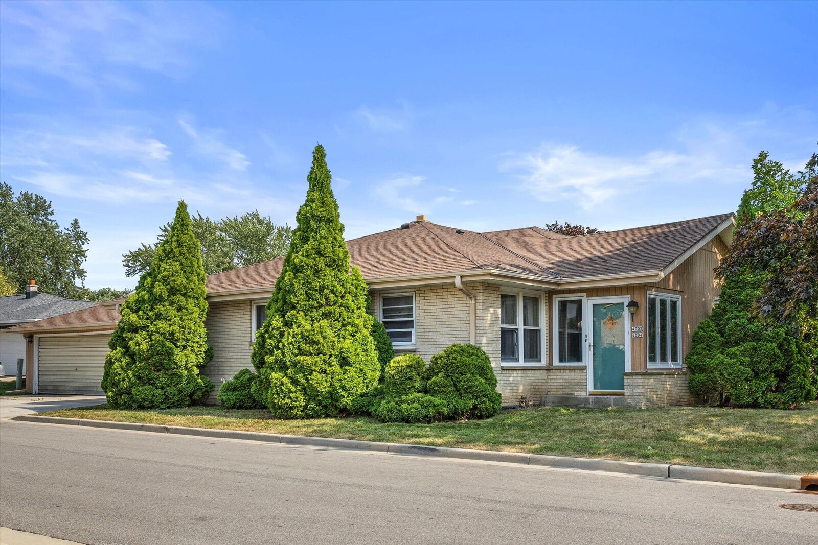 Property Photo: 4002 S 91st Pl WI 53228