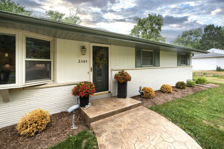 Property Photo:  2545 Brookside Ln  WI 53005 