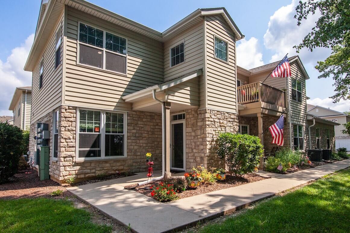 Property Photo: N16w26443 Meadowgrass Cir WI 53072