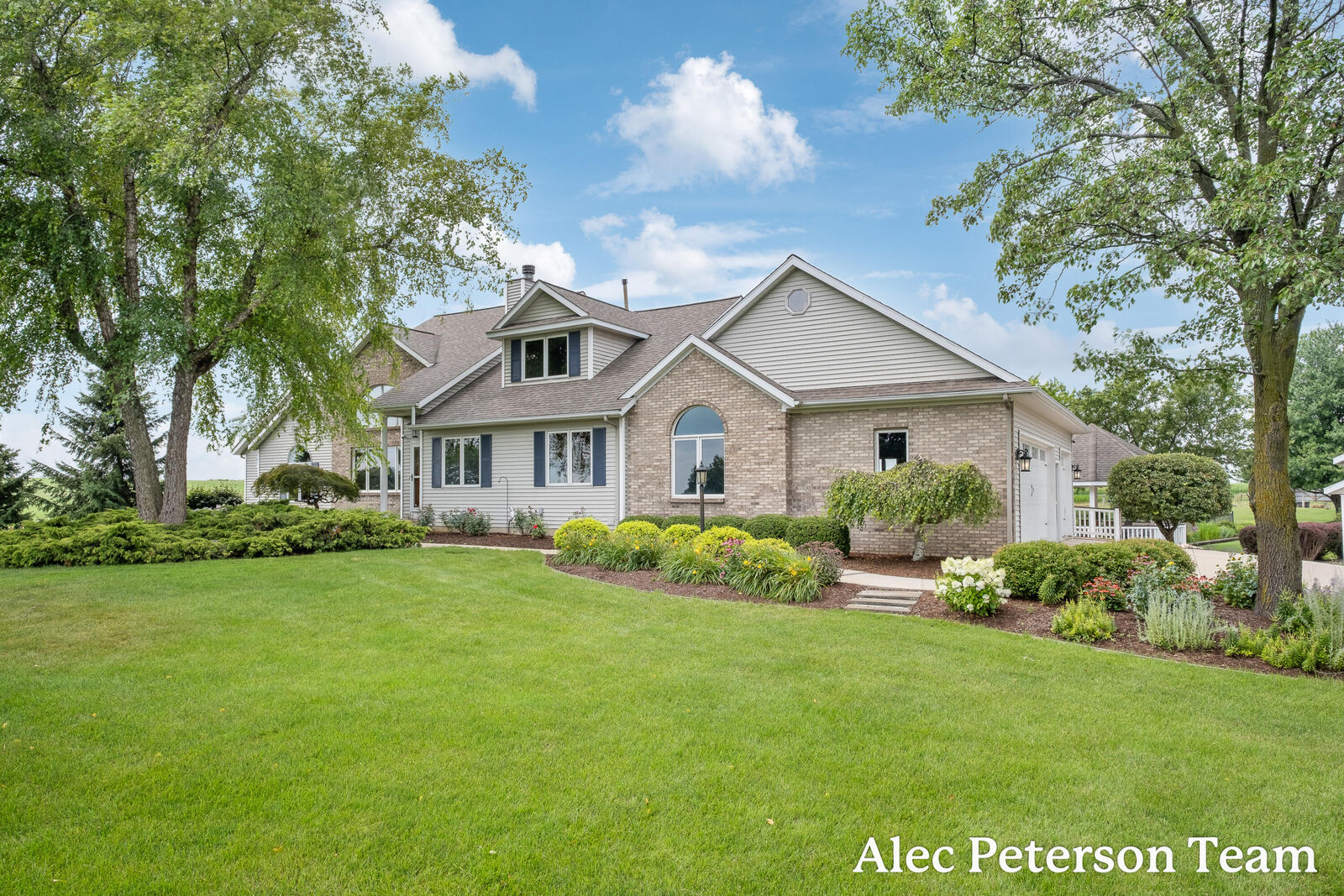 Property Photo: 2807 8th Avenue SW MI 49315