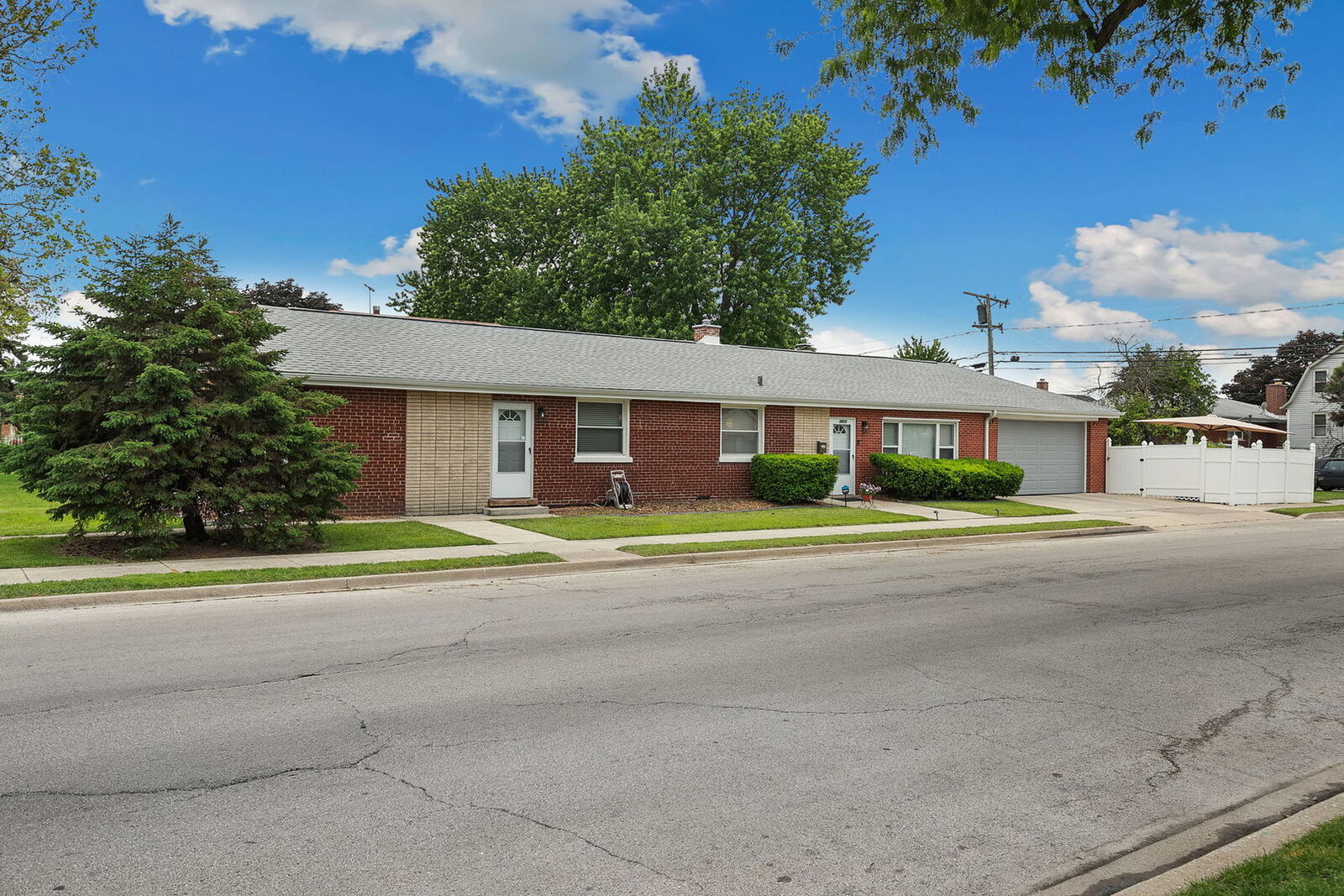 Property Photo: 8900 S Utica Avenue IL 60805