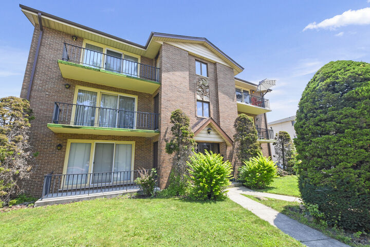 Property Photo: 10333 Mayfield Avenue 2N IL 60453