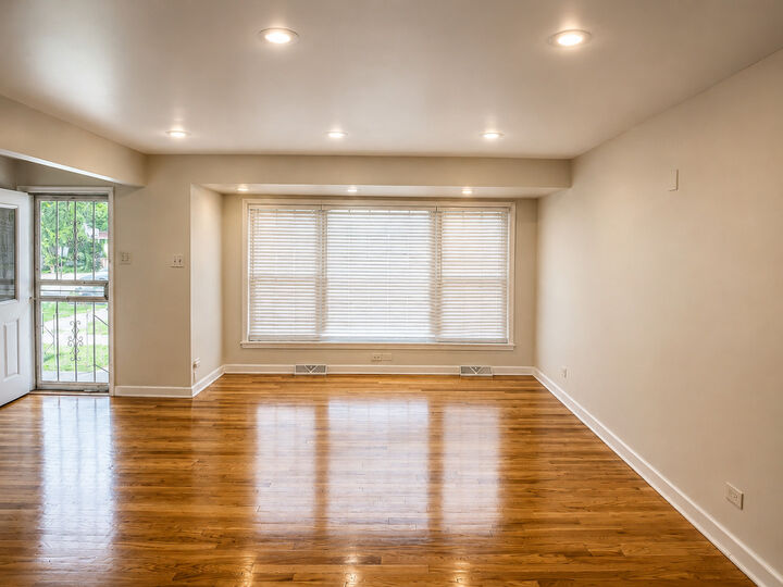 Property Photo:  8124 S Wabash Avenue  IL 60619 