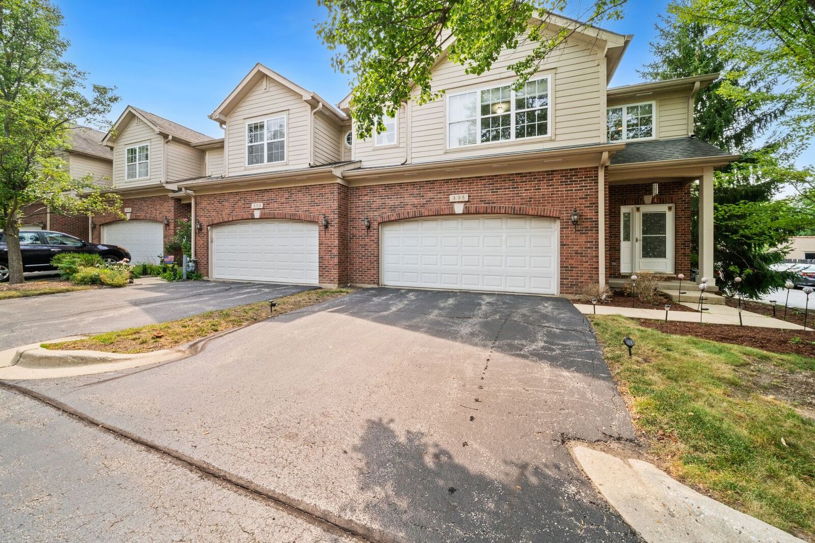 Property Photo:  356 N West Pointe Drive  IL 60061 