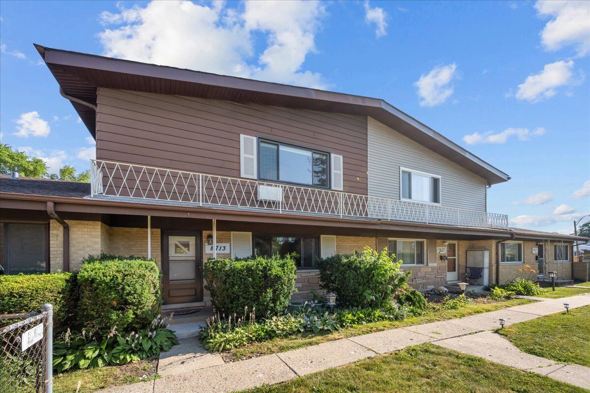 Property Photo: 8713 N National Avenue IL 60714