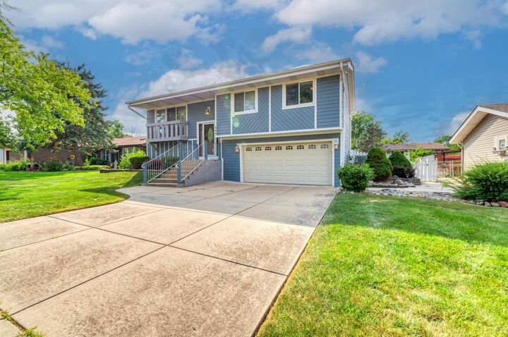 Property Photo:  260 Cunningham Lane  IL 60108 