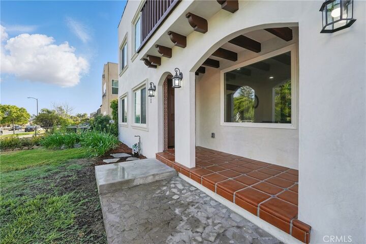 Property Photo:  2111 S Bronson  CA 90018 