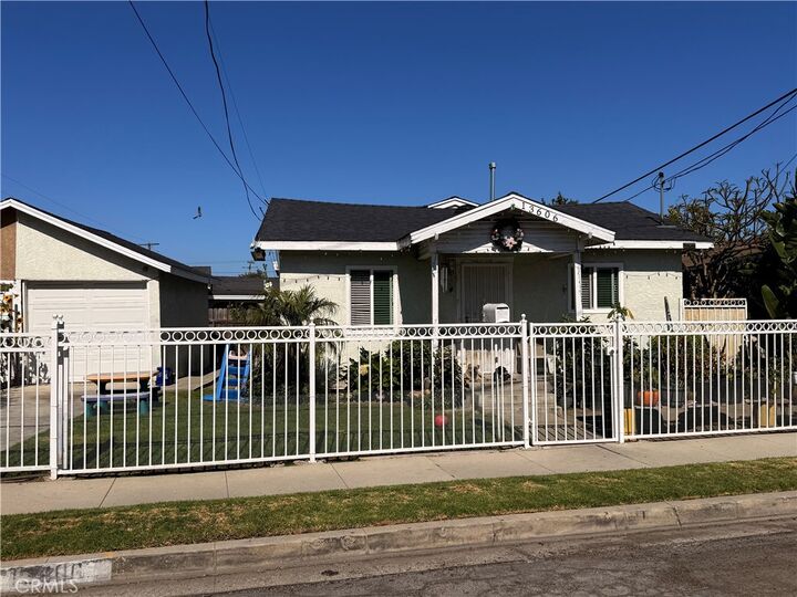 Property Photo:  13606 S Largo Avenue  CA 90222 