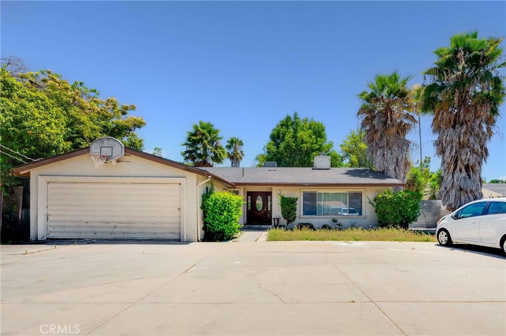 Property Photo: 19122 Chase Street CA 91324