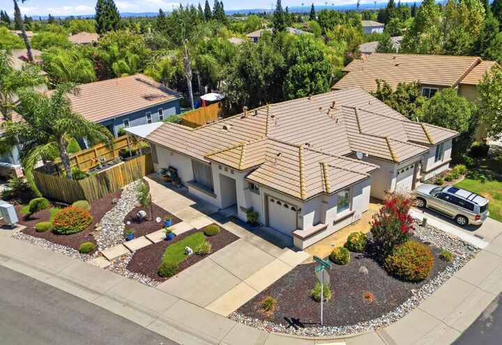 Property Photo: 1444 Cushendall Drive CA 95747