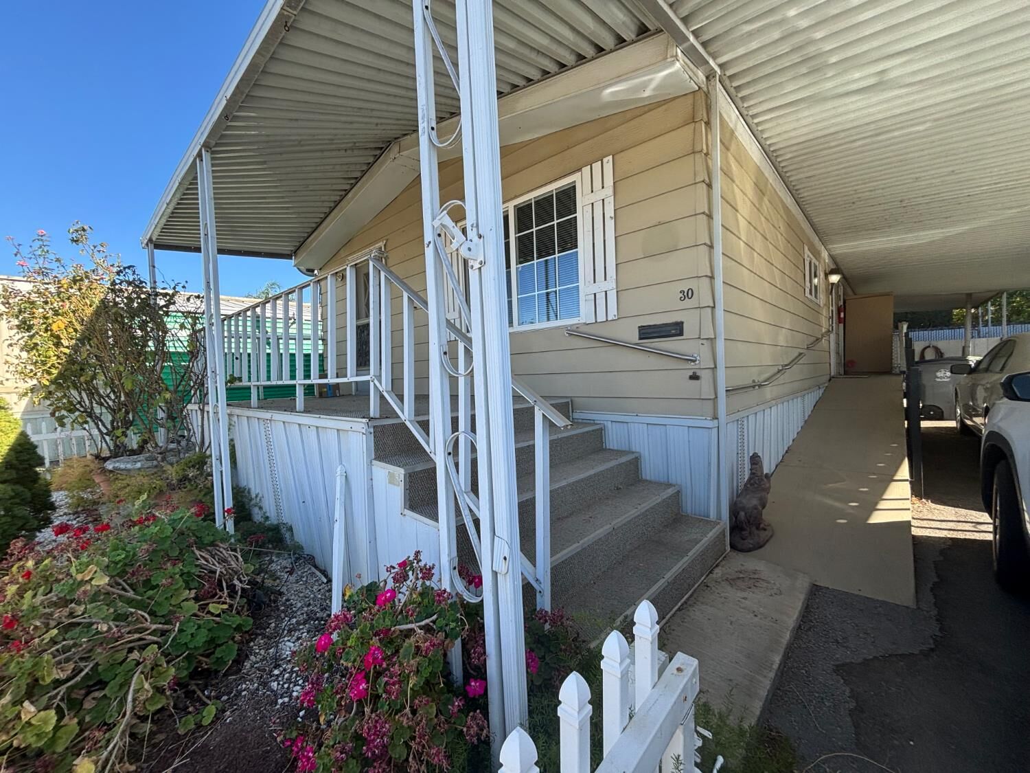 Property Photo:  1400 Meredith Ave 30  CA 95322 