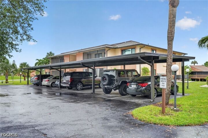 Property Photo:  17421 Birchwood Lane 5  FL 33908 