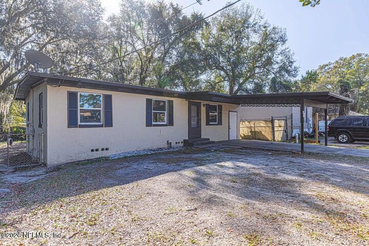 Property Photo: 8306 Galveston Avenue FL 32211