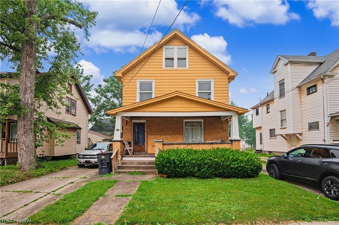 Property Photo:  416 Laird Avenue SE  OH 44483 