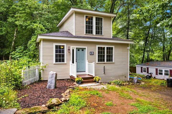 Property Photo:  13 Charlestown Place  NH 03038 